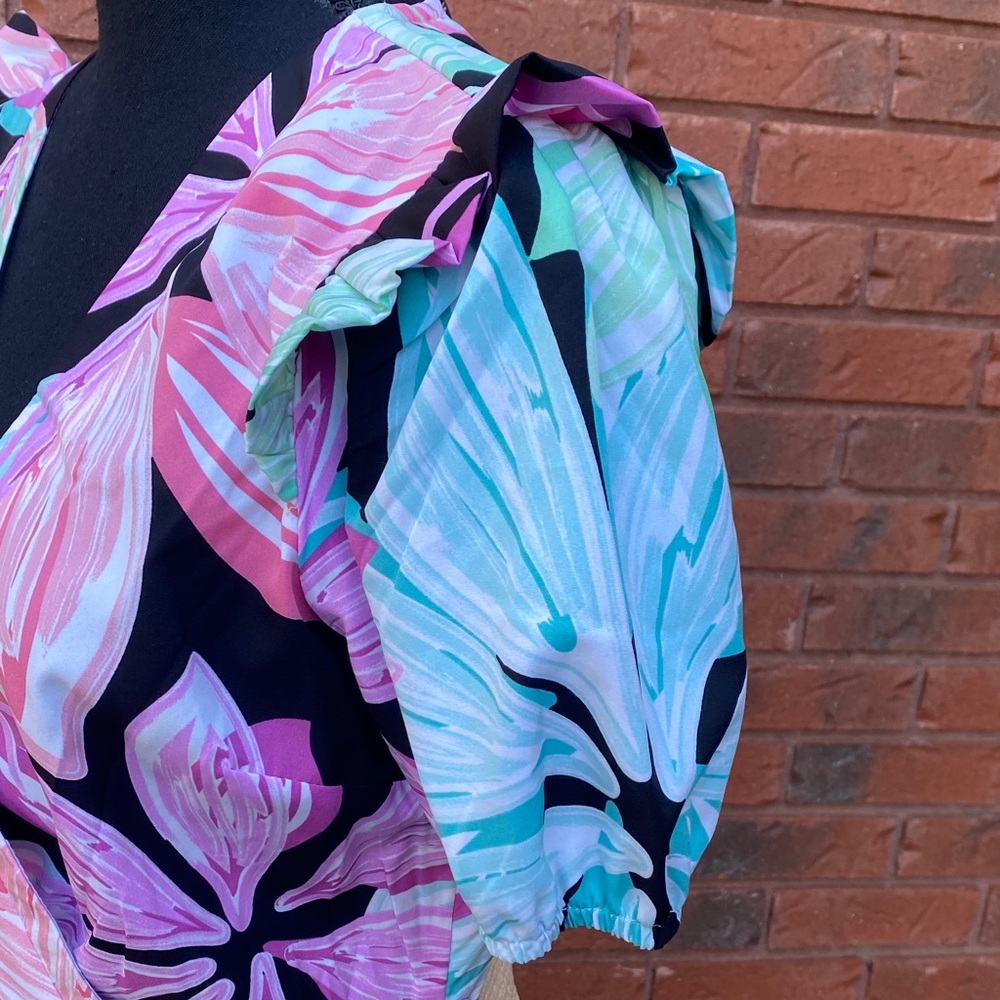 NWT Floral Wrap Romper in Pink, Aqua & Black L - Picture 6 of 14